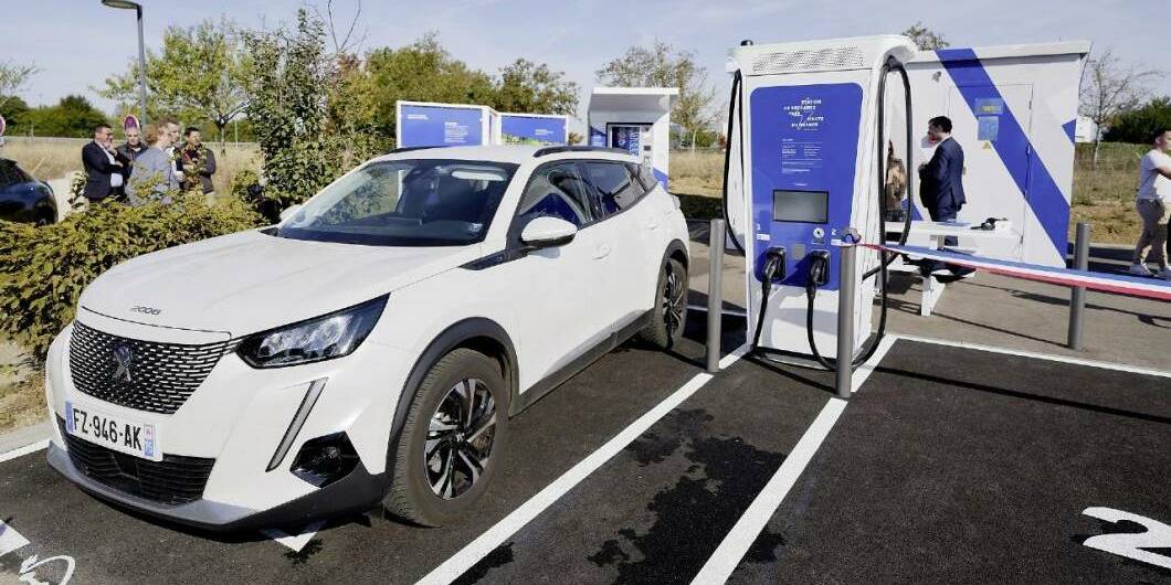 voiture électrique station de recharge 360 kW Kallista Energy