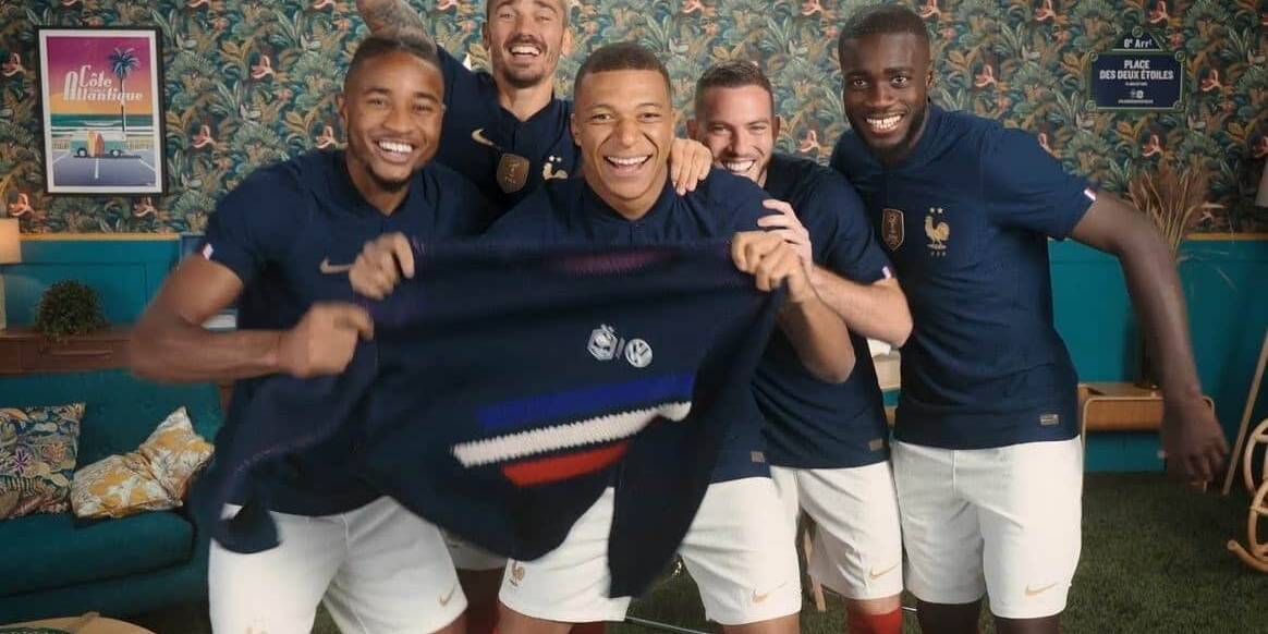 Coupe du Monde de Football 2022 équipe de France Karim Benzema forfait pull de Noël