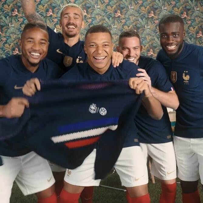 Coupe du Monde de Football 2022 équipe de France Karim Benzema forfait pull de Noël