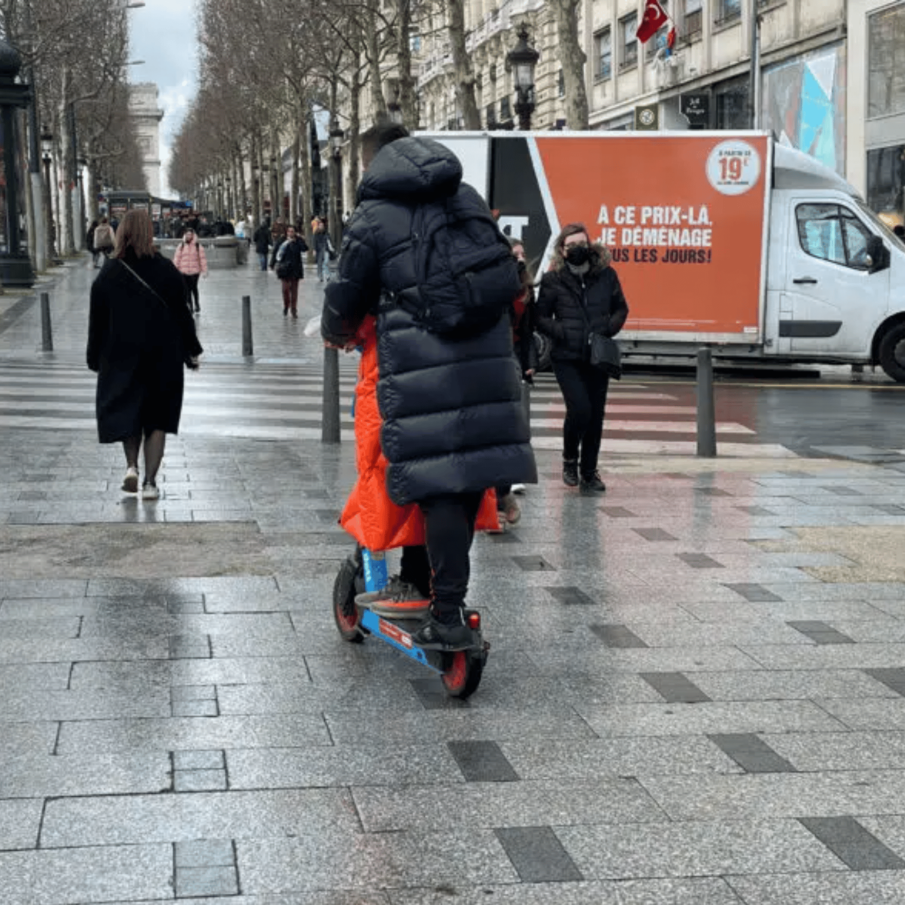 Trottinettes électriques libre-service Paris Anne Hidalgo