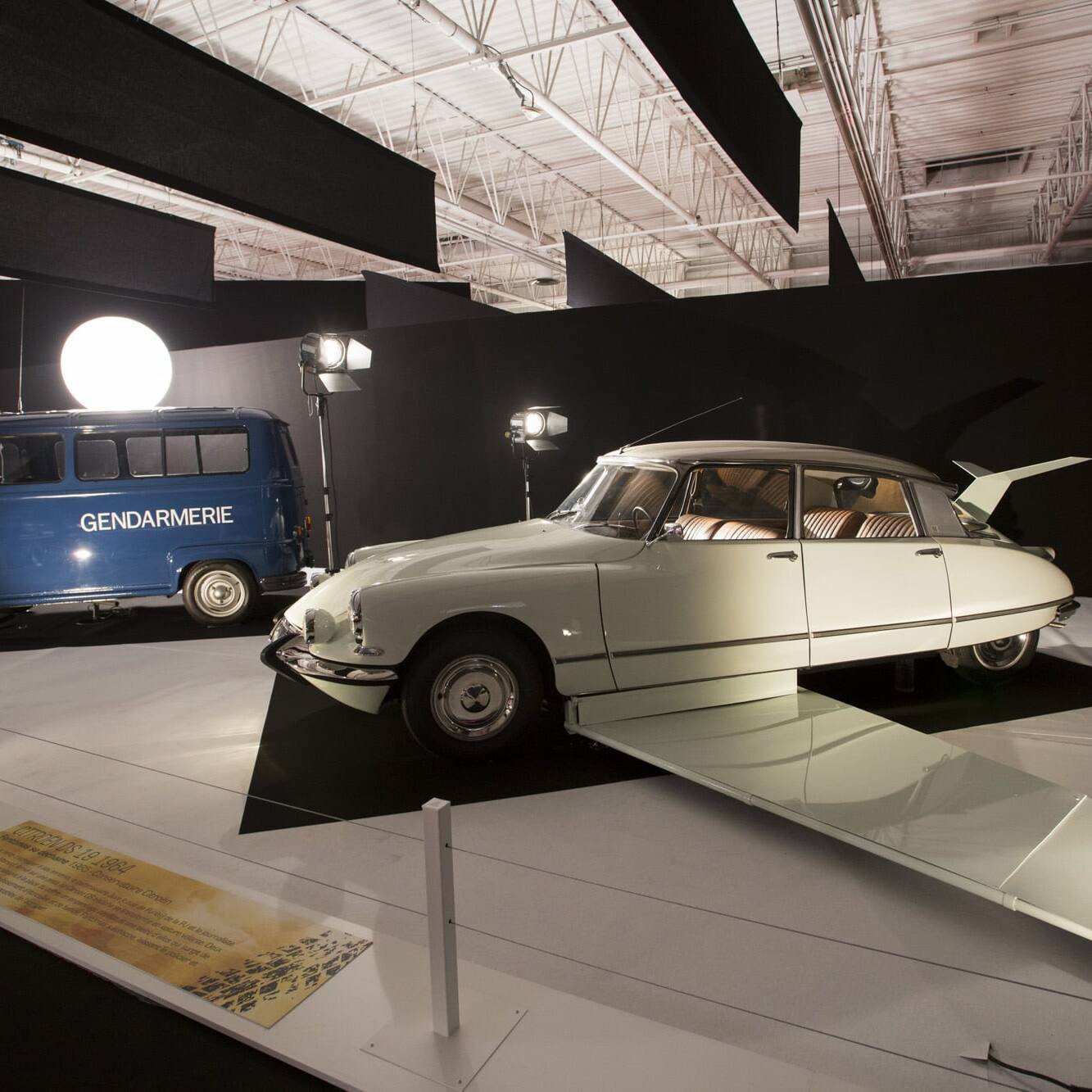 Fantômas se déchaîne Citroën DS volante Fantômas Netflix