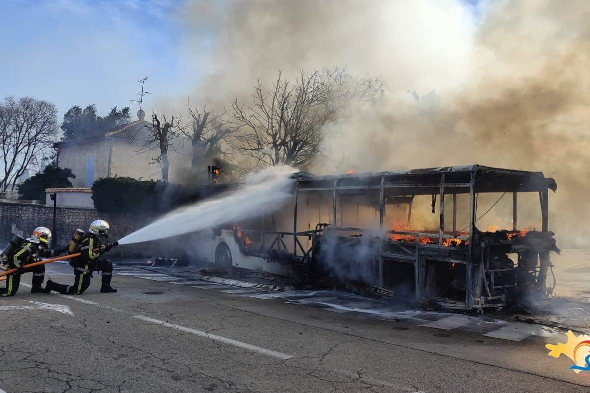 Nîmes car scolaire incendie