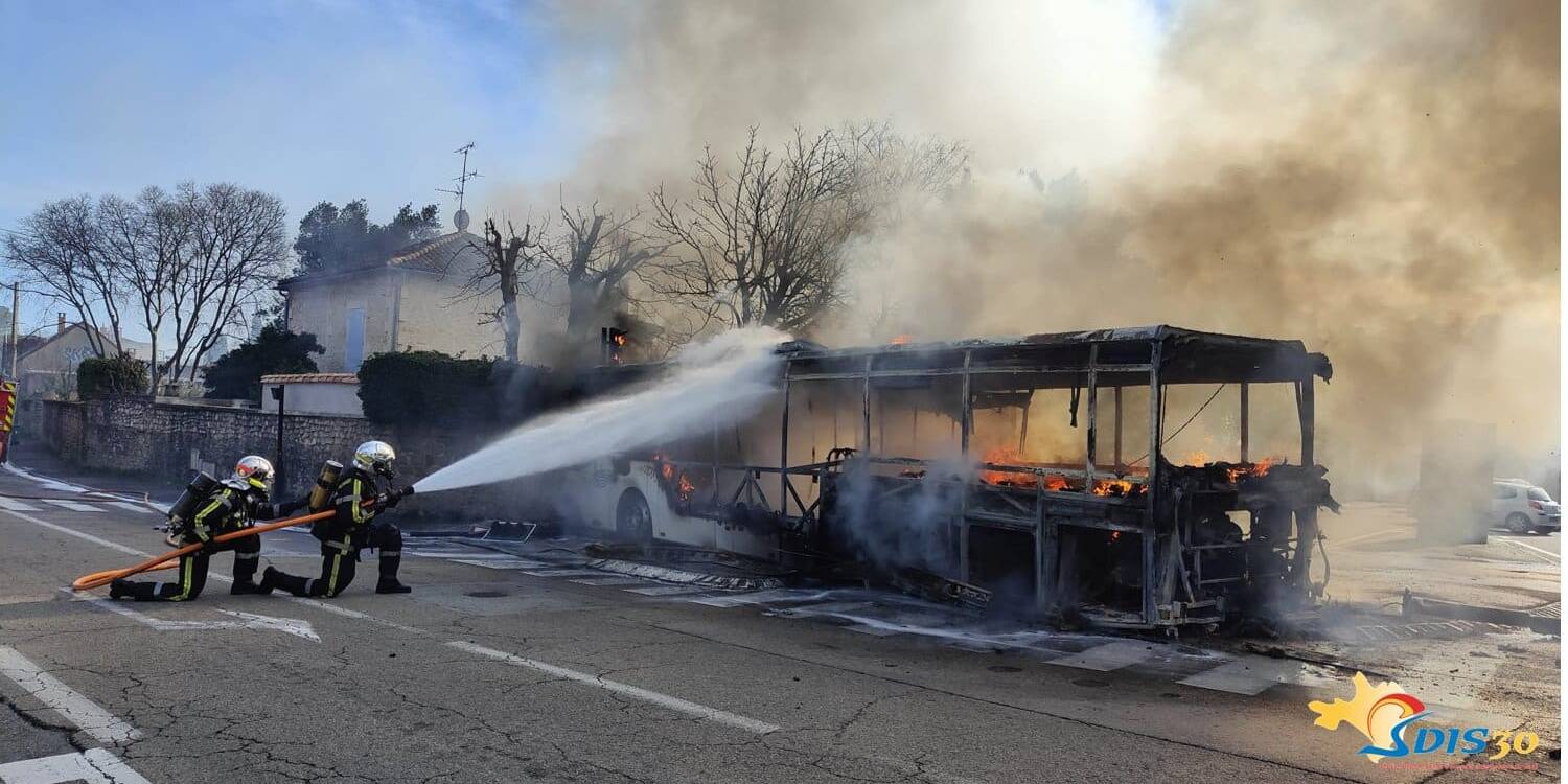 Nîmes car scolaire incendie