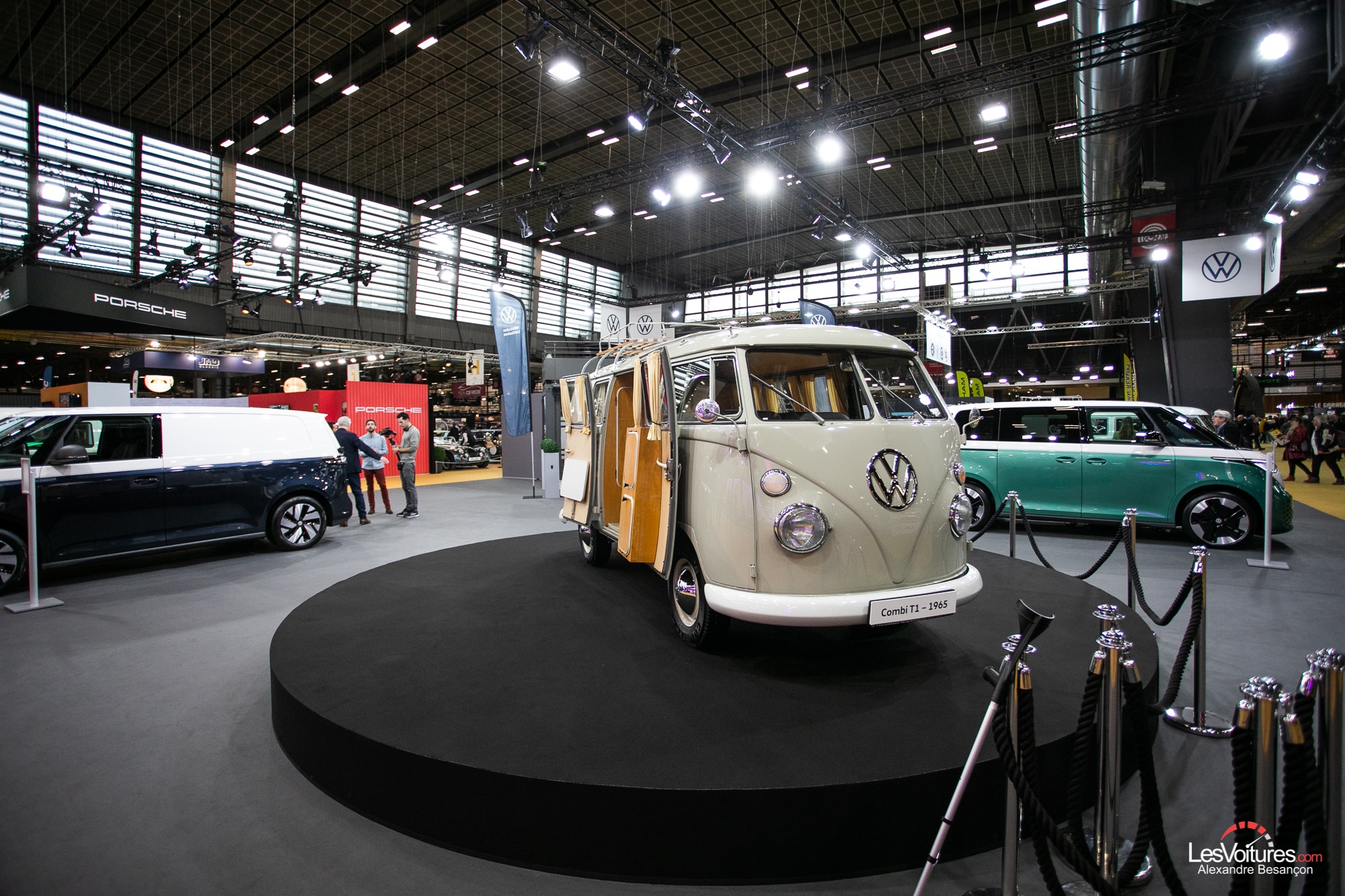 Le Combi Volkswagen et son digne héritier à l'honneur lors du Salon  Rétromobile 2023