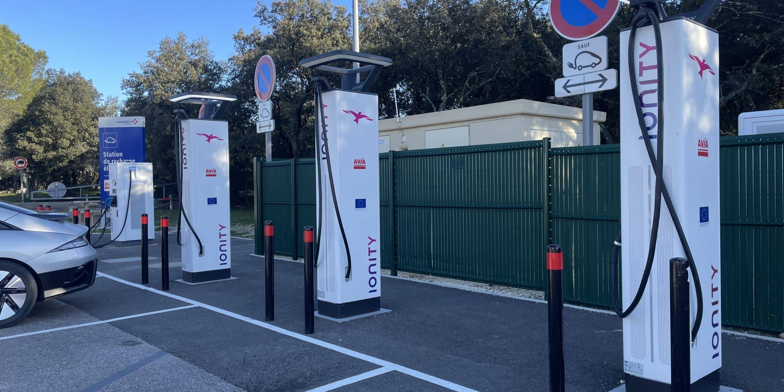 voiture électrique bornes de recharge publiques France Mars 2023