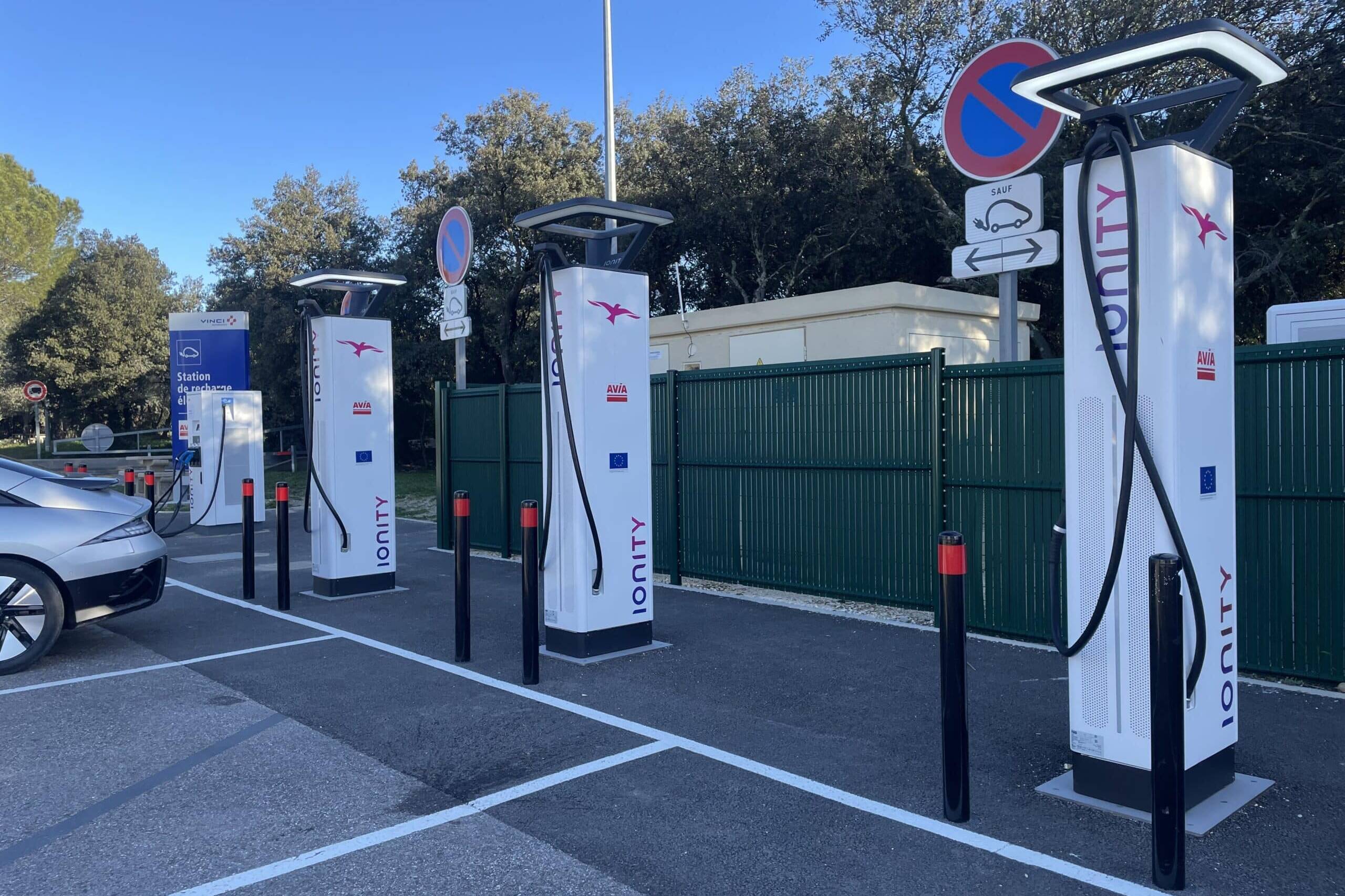 voiture électrique bornes de recharge publiques France Mars 2023