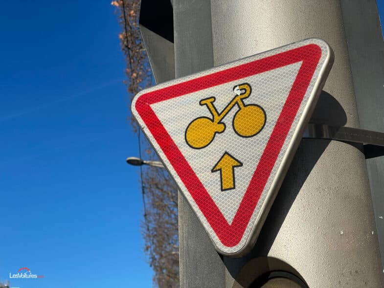 Paris piste cyclable Anne Hidalgo trottinettes électriques