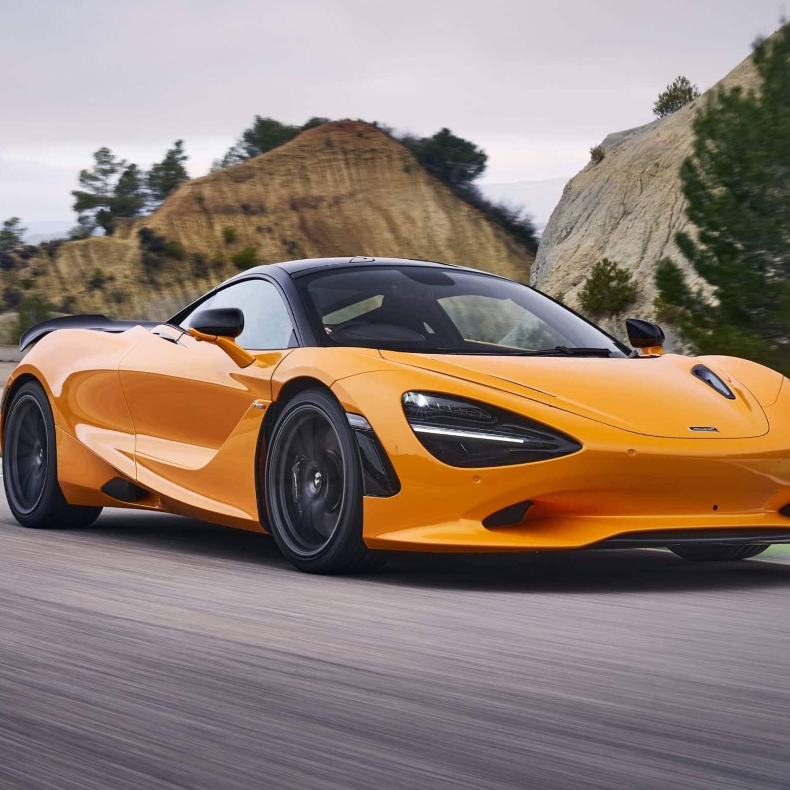supercar McLaren 750S 2023