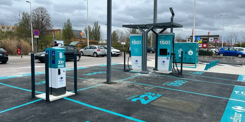 voiture électrique station de recharge Carrefour Energies