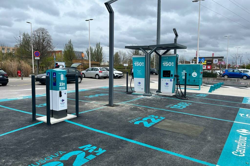 voiture électrique station de recharge Carrefour Energies