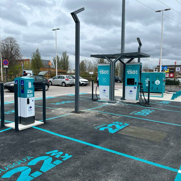 voiture électrique station de recharge Carrefour Energies