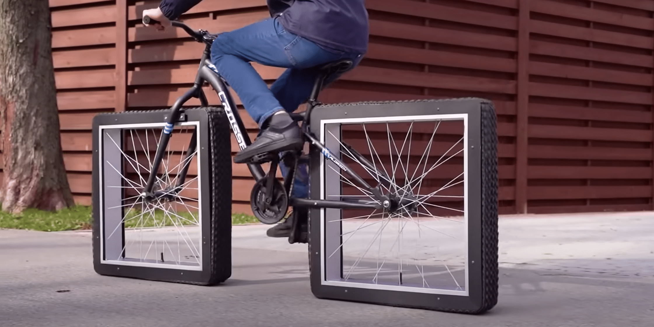 vélo roues carrées voiture à roues carrées