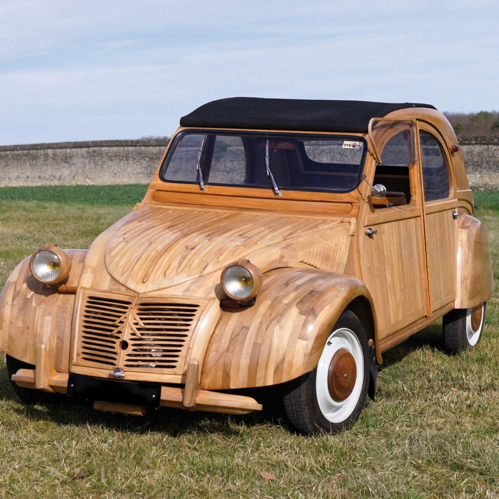 Citroën 2CV en bois