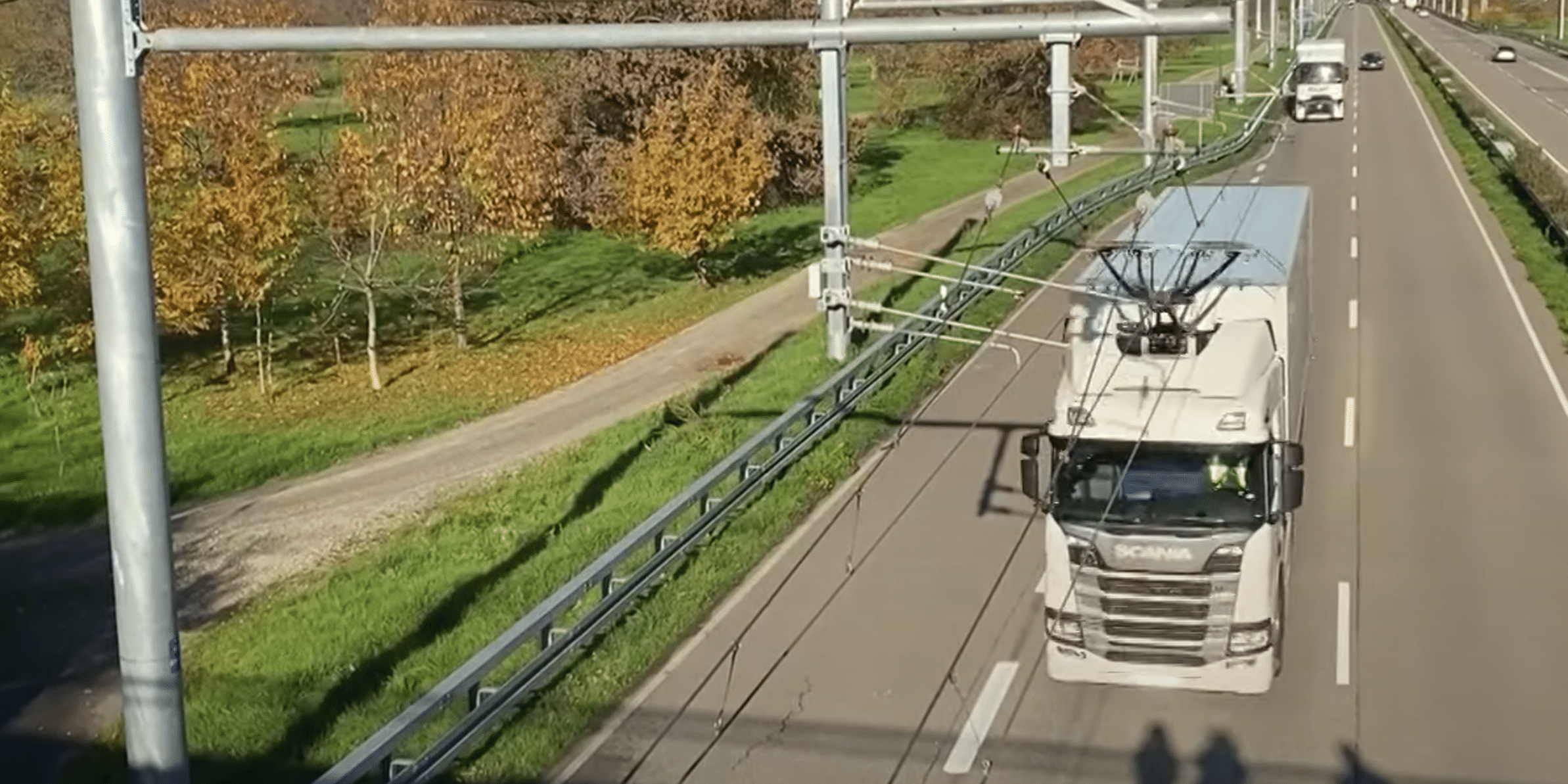 camions électriques poids lourds transport de marchandises autoroute