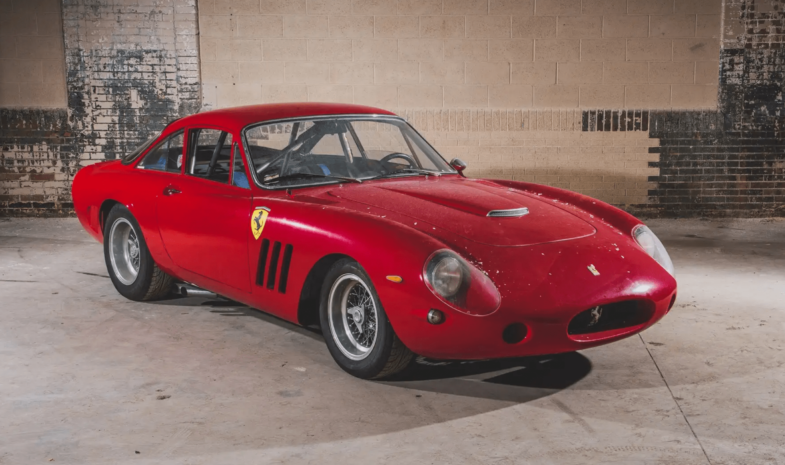 vente aux enchères Ferrari RM Sotheby's sortie de grange