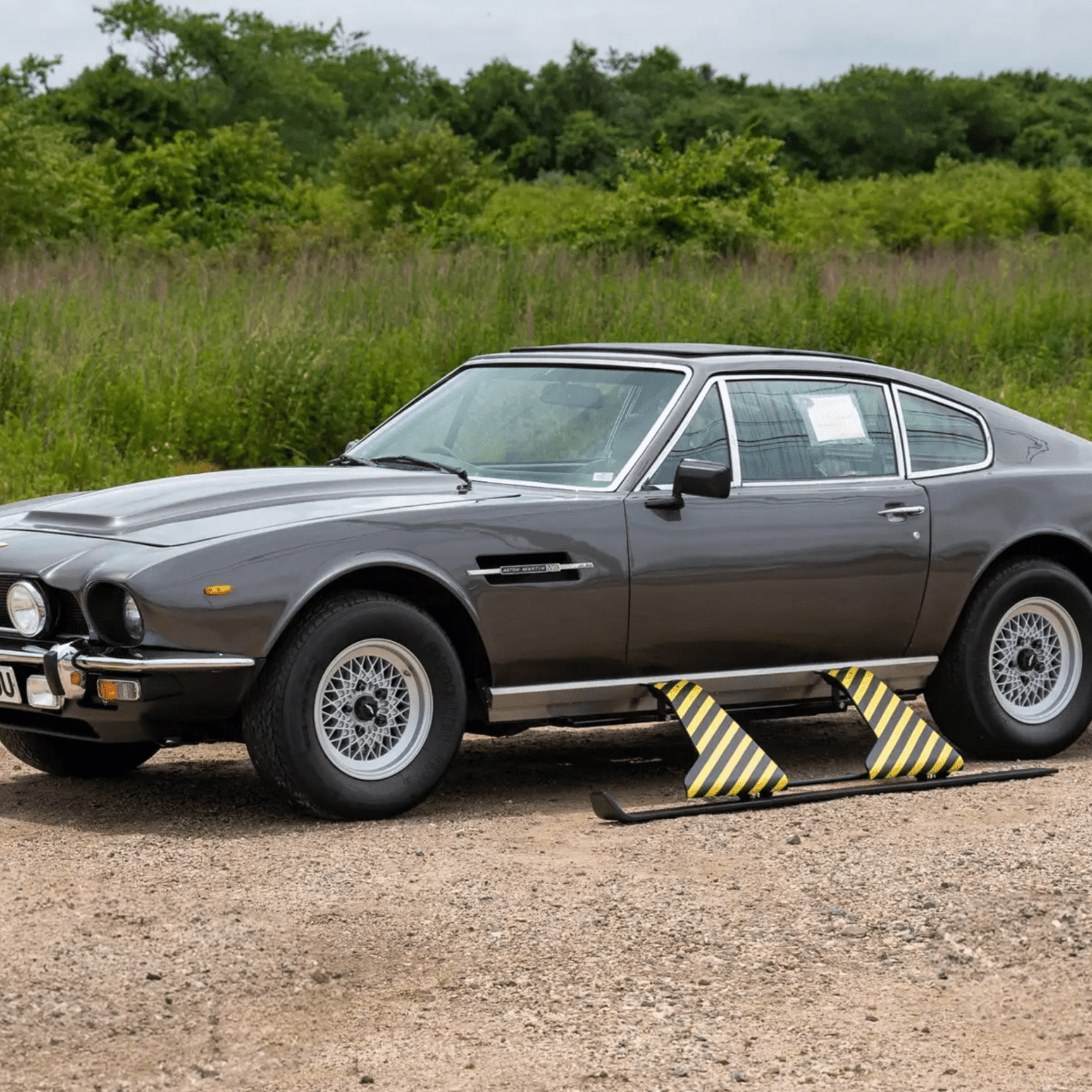 James Bond 007 Aston Martin V8