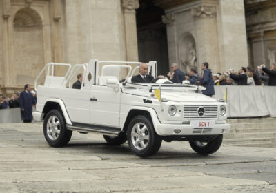 Pape François Marseille Papamobile voiture du Pape Rencontres méditerranéennes