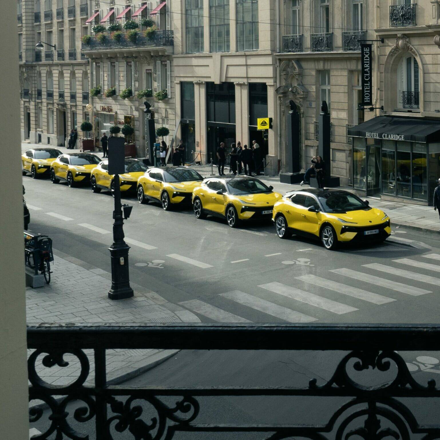 Paris Fashion Week 2023 voitures électriques Lotus Cars