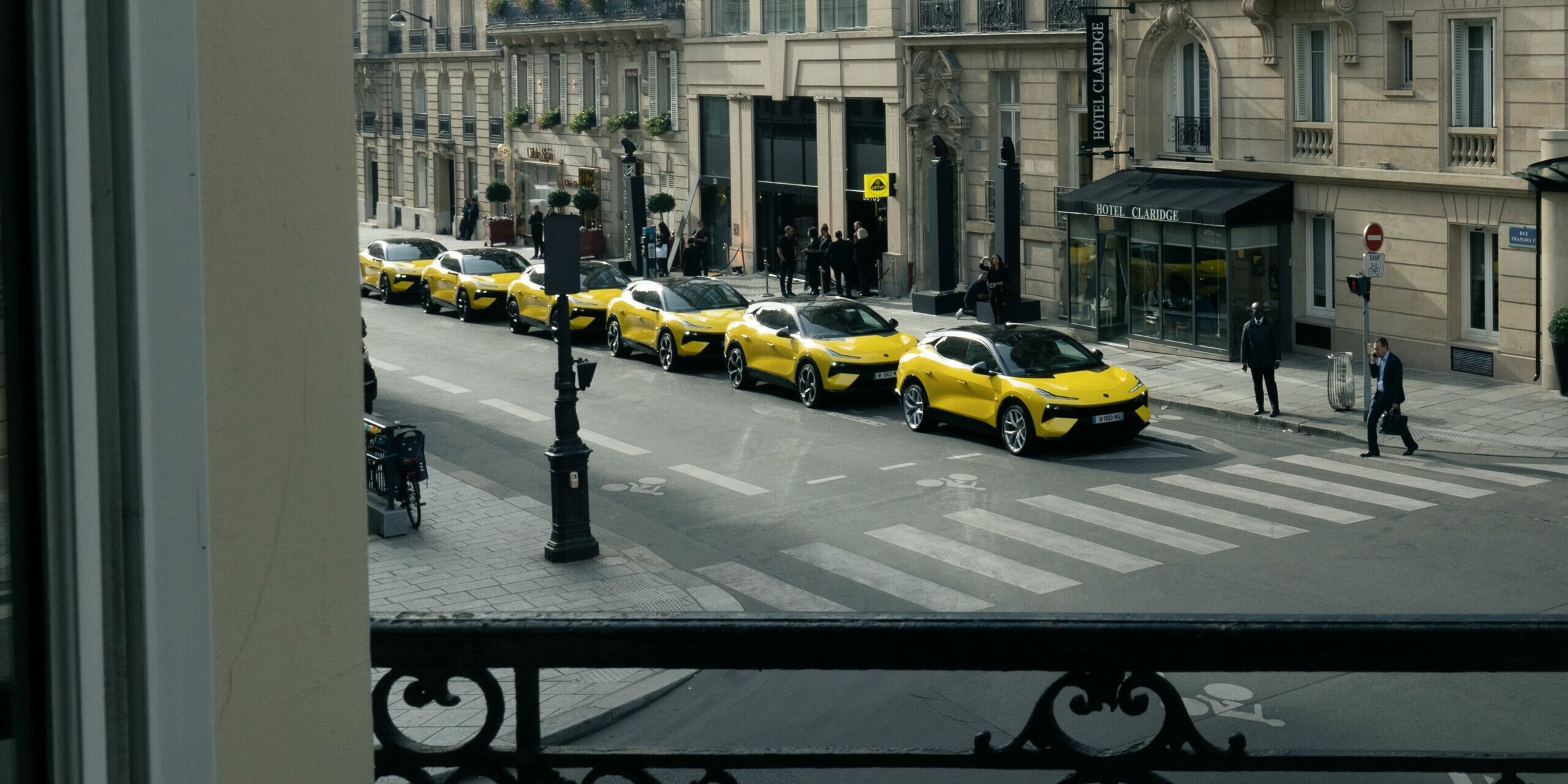 Paris Fashion Week 2023 voitures électriques Lotus Cars
