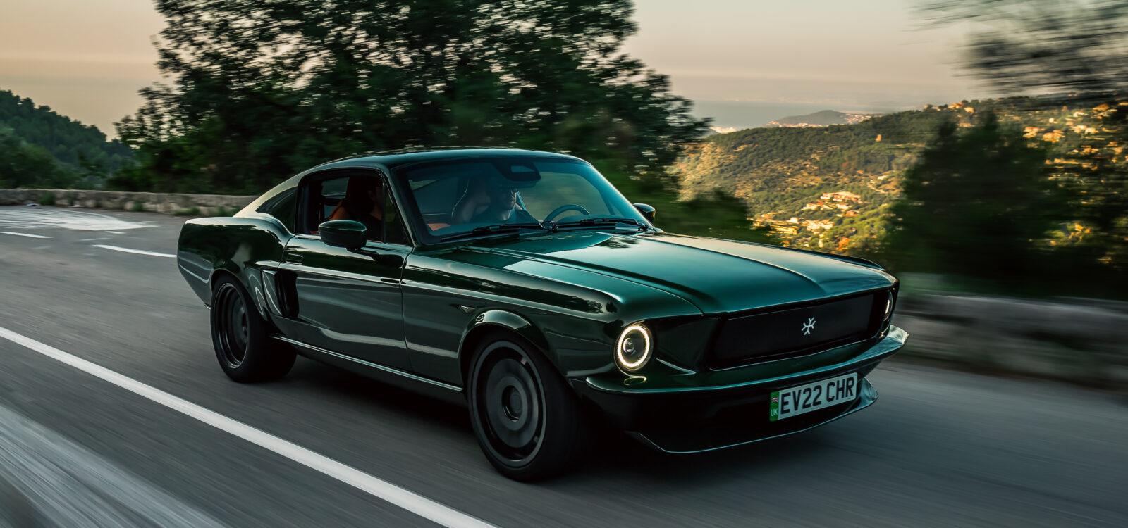 Charge dévoile une Ford Mustang moderne et 100% électrique qui coûte  420.000 euros