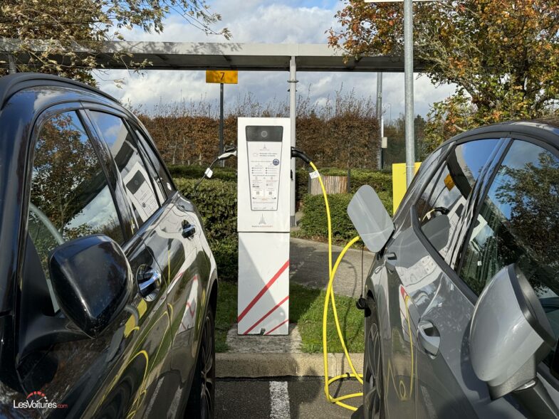 bornes de recharge UFC-Que-Choisir UFC Que Choisir voitures électriques bornes de recharge vols de cuivre