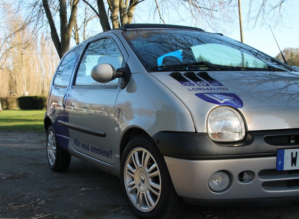 Essai vidéo - Renault Twingo électrique Lormauto : le rétrofit à 100 € par  mois anti-Dacia Spring ?