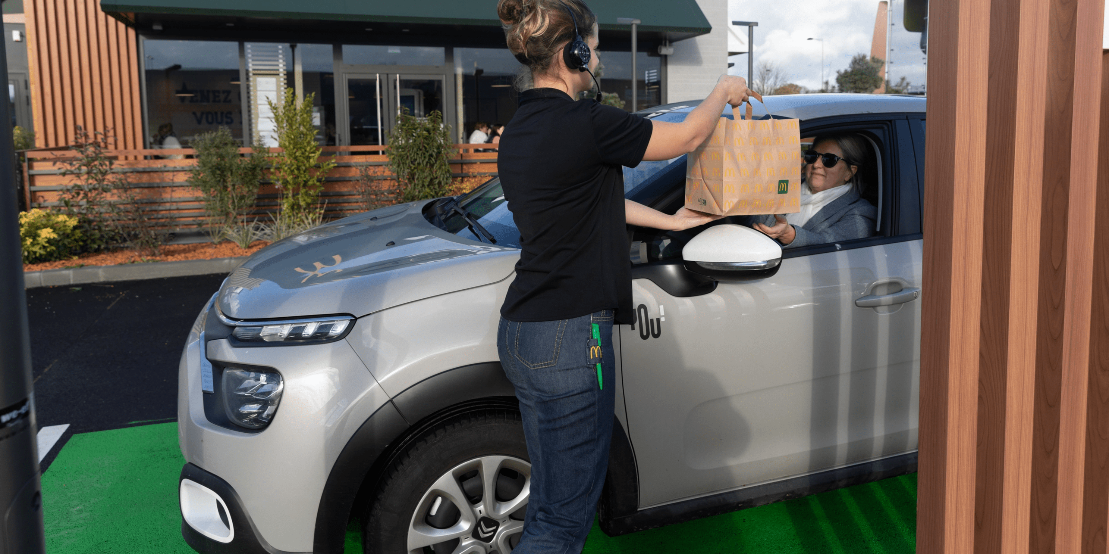 McDonald's voiture électrique bornes de recharge