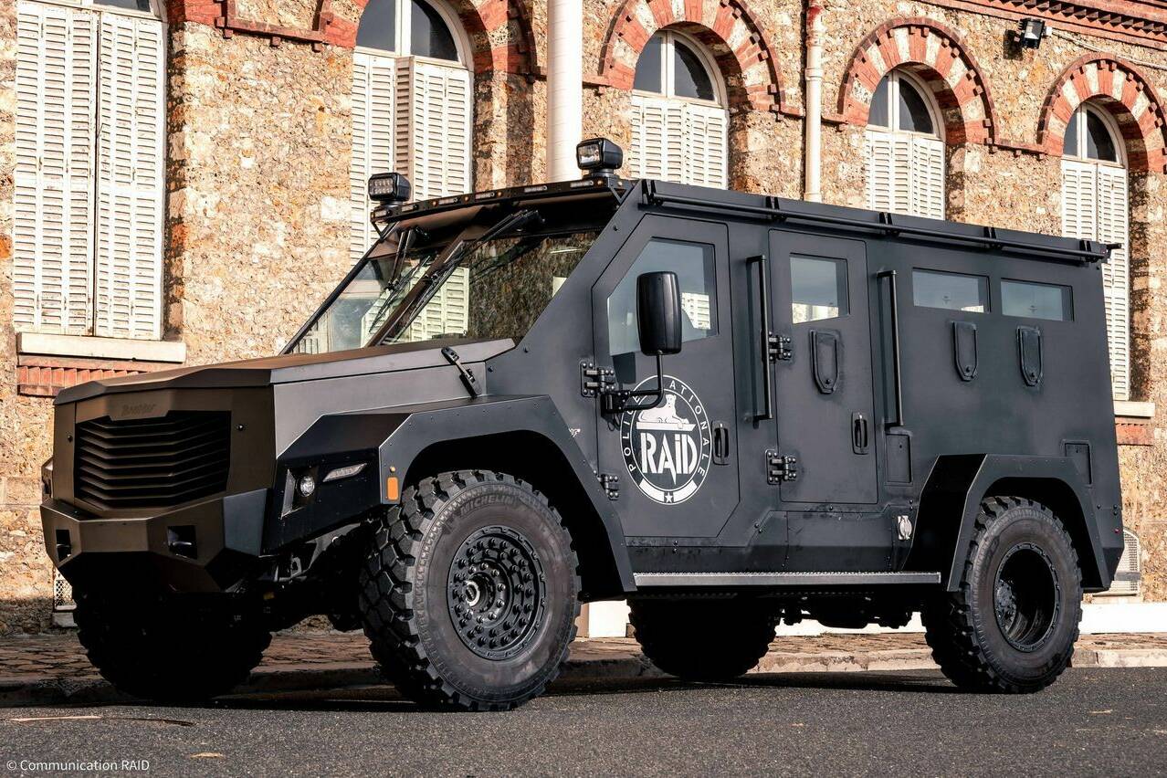 RAID véhicule blindé Gendarmerie nationale Cambli BlackWolf JO Paris 2024