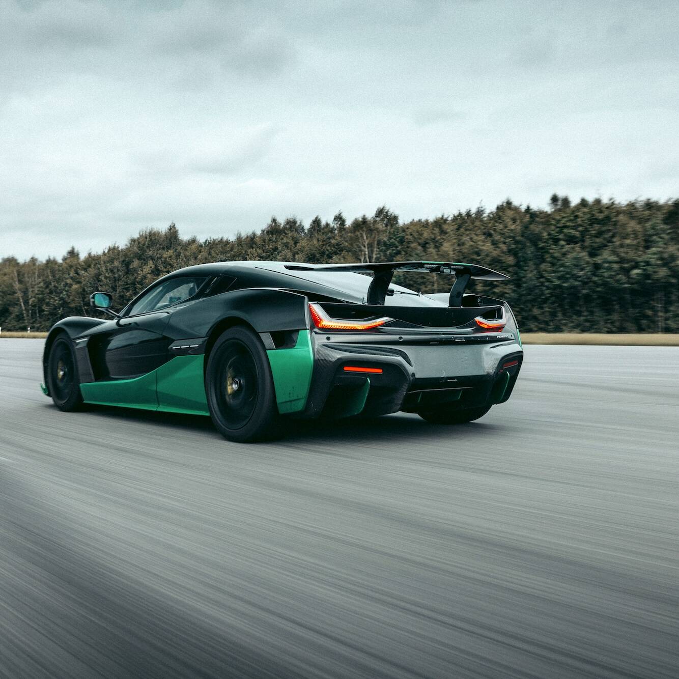 Rimac Nevera voiture électrique 275 km/h marche arrière