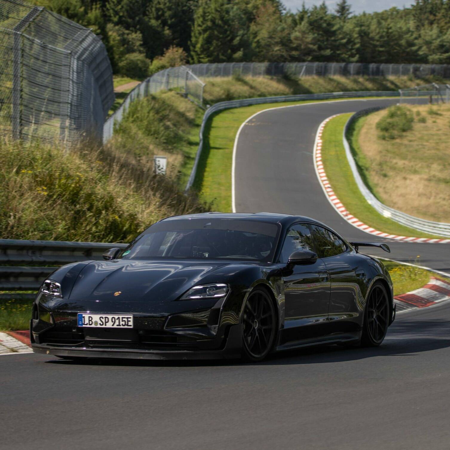 Porsche Taycan voiture électrique Nürburgring
