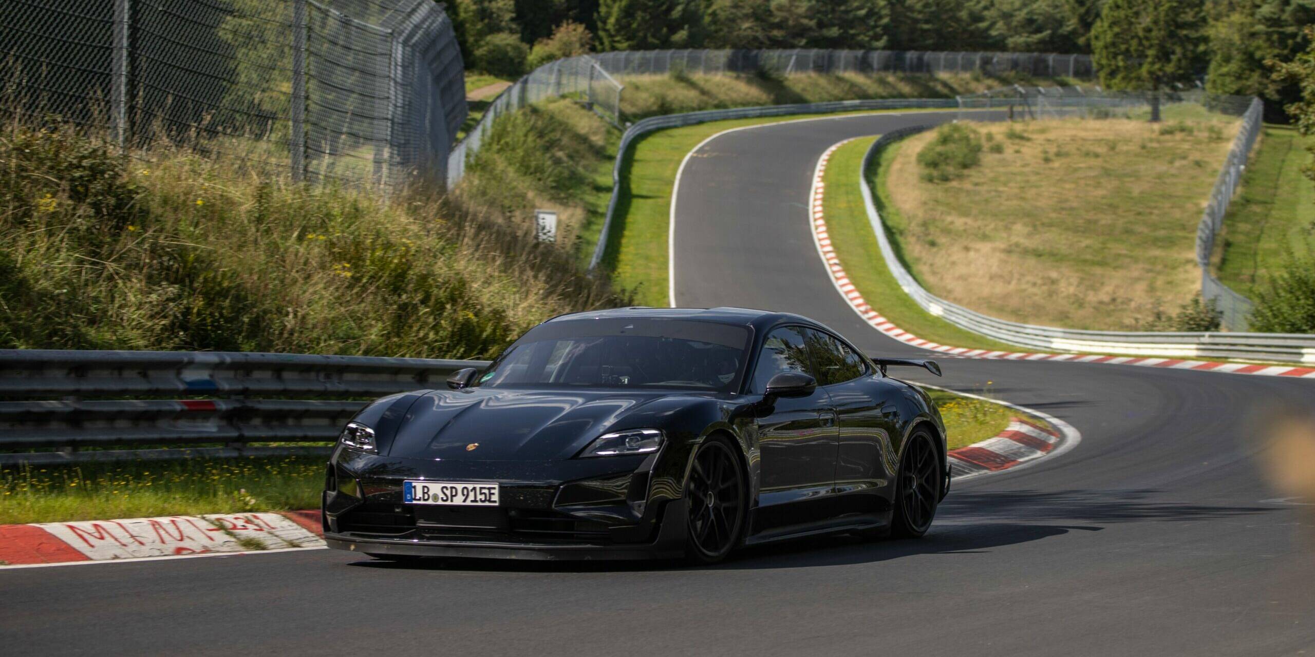Porsche Taycan voiture électrique Nürburgring