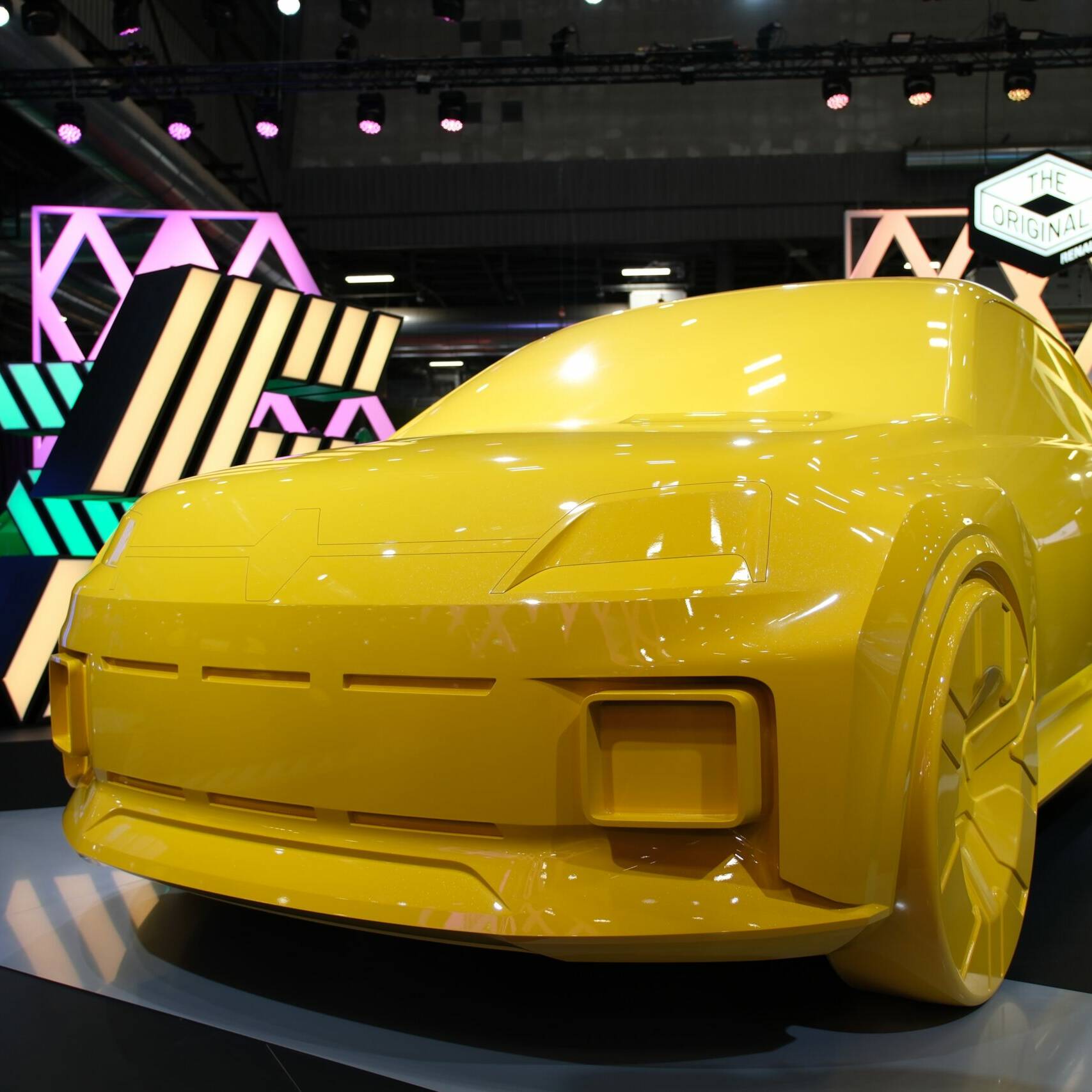 Renault 5 E-Tech electric Renault 5 électrique Rétromobile