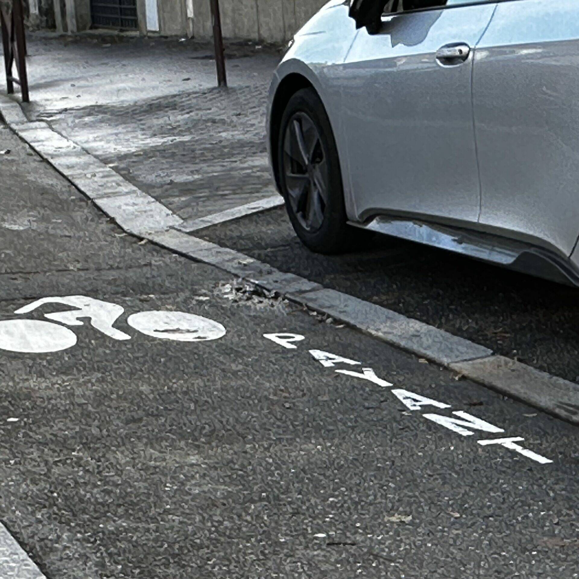 budget automobile prix stationnement SUV Lyon taxe