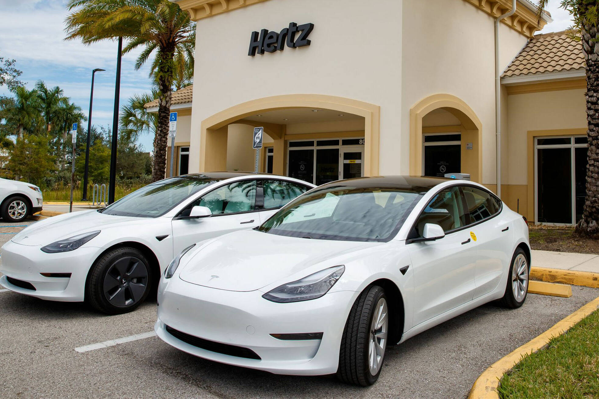 Hertz Tesla voitures électriques