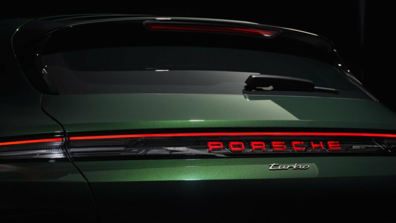 Porsche Taycan 2024 voiture électrique sportive