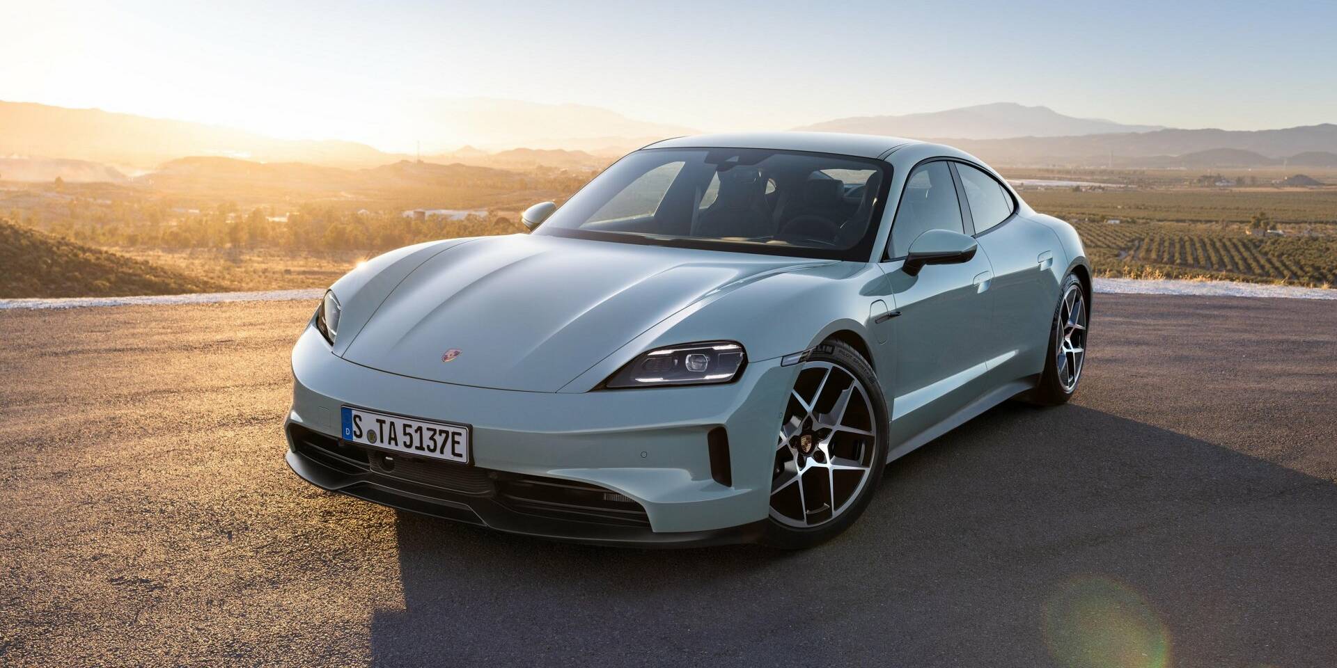 Porsche Taycan 2024 voiture électrique sportive