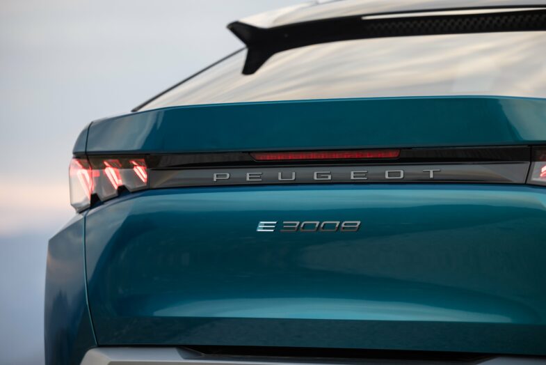 essai Peugeot e-3008 SUV électrique voiture électrique 