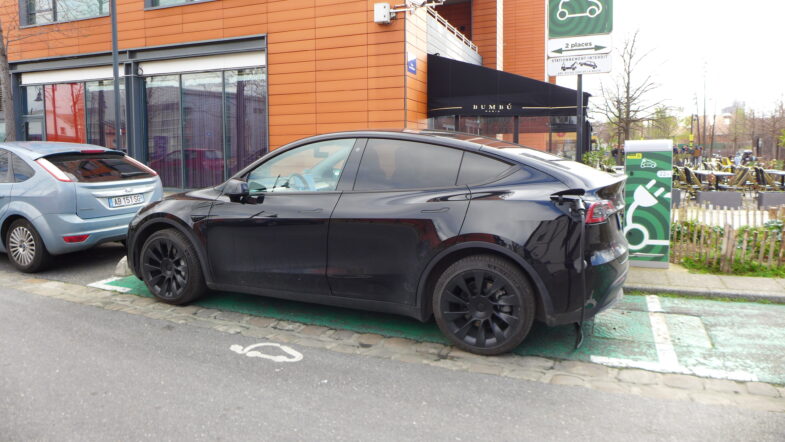 Tesla voitures électriques