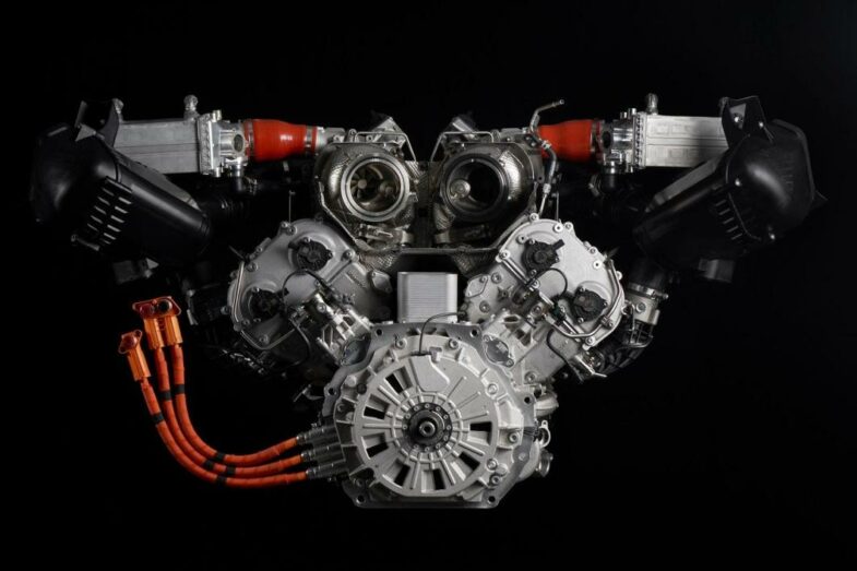 Lamborghini V8 4.0 l biturbo 2024