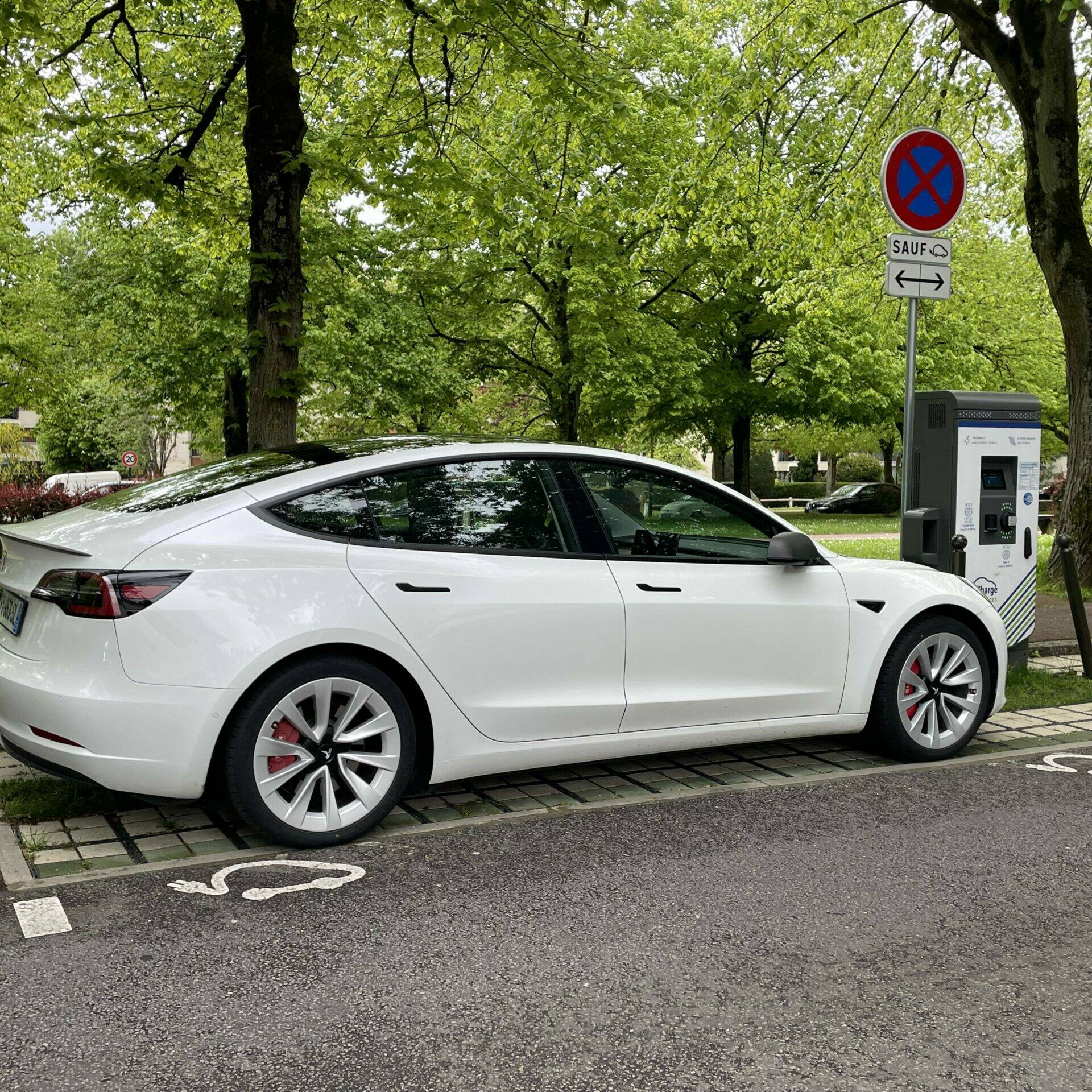 Autorité de la concurrence voitures électriques bornes de recharge publiques