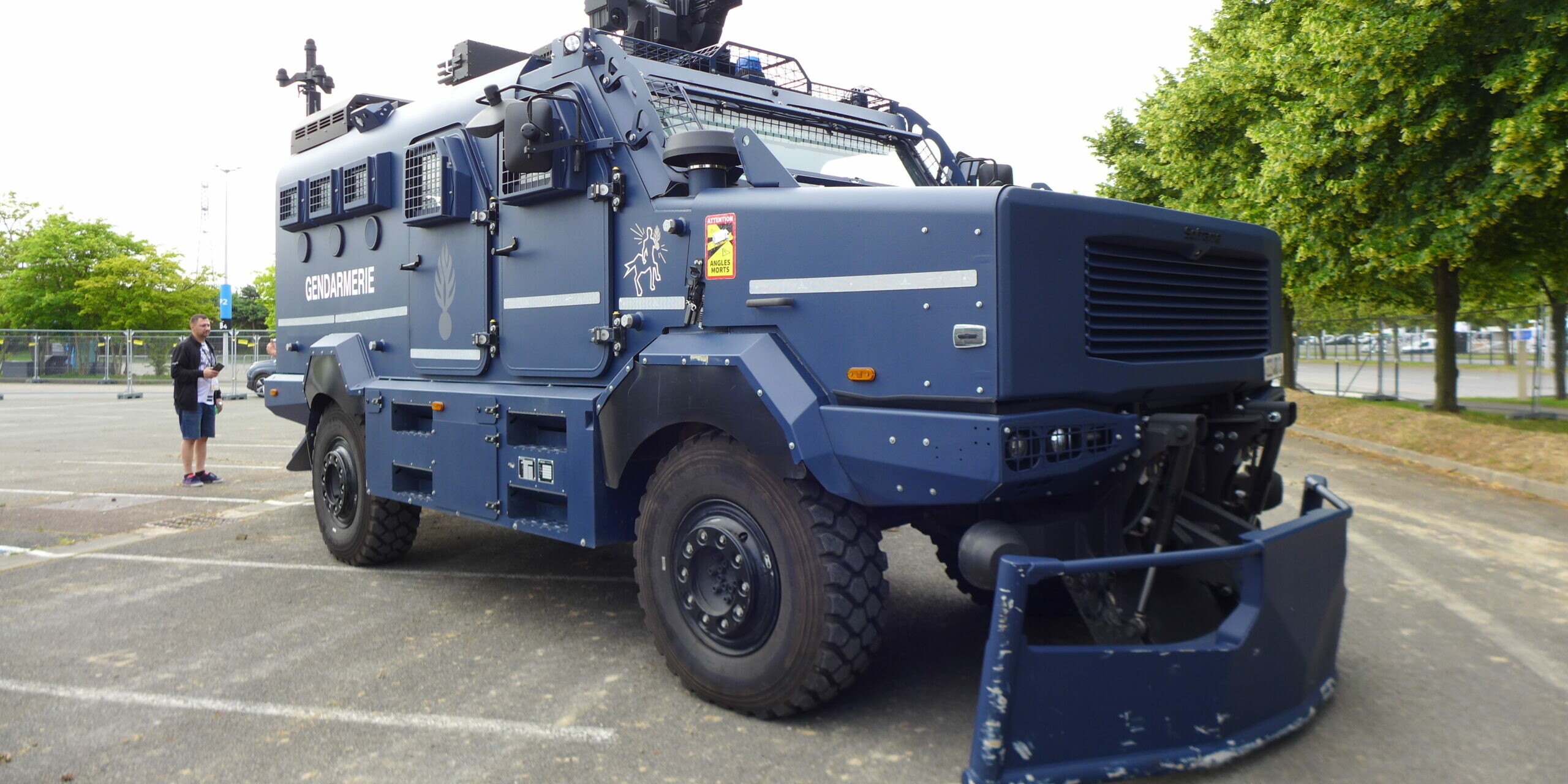 défilé du 14 juillet véhicule blindé Centaure armée française gendarmerie nationale