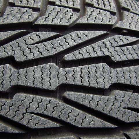 pneus lisses sécurité routière
