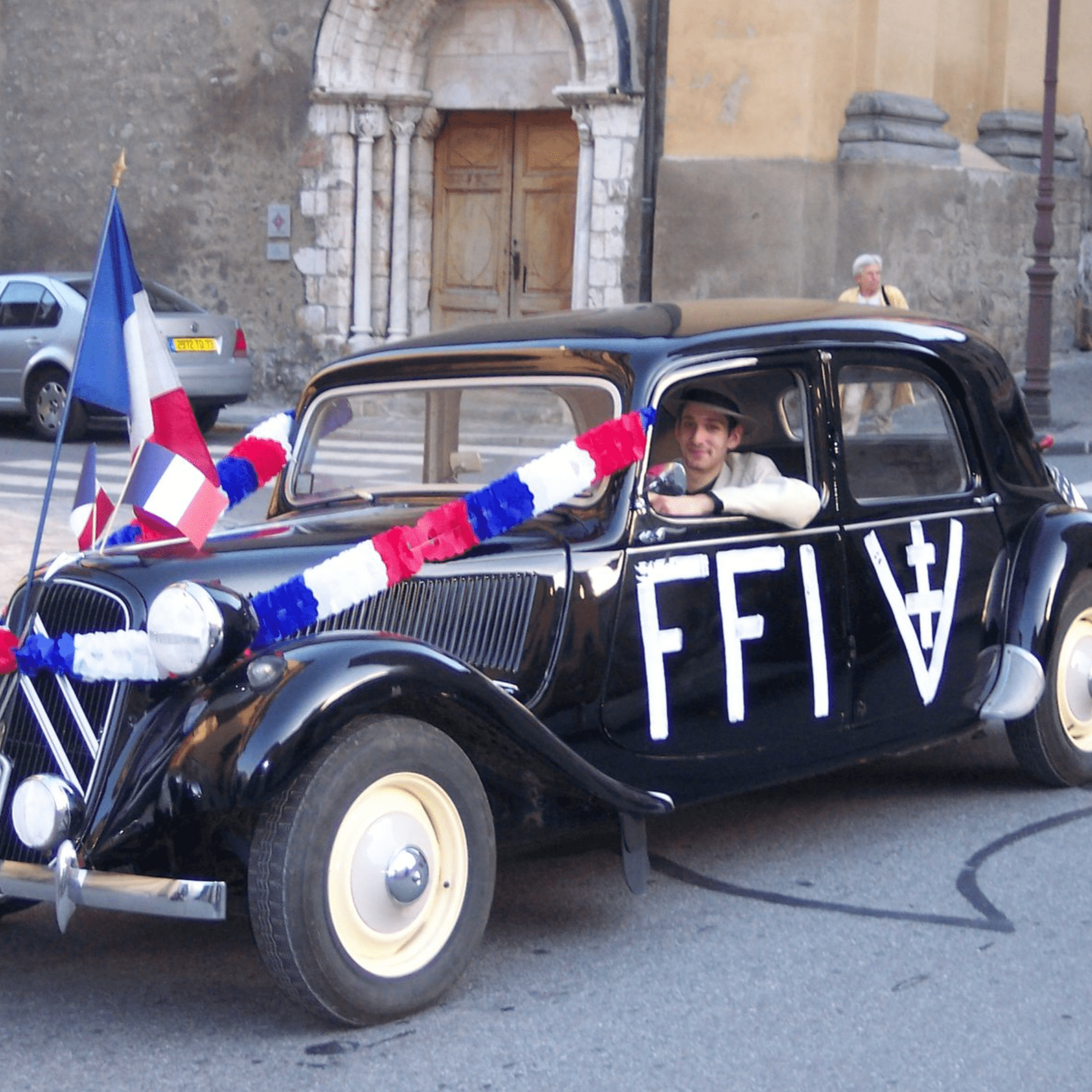 80 ans libération de Paris Citroën Traction FFI