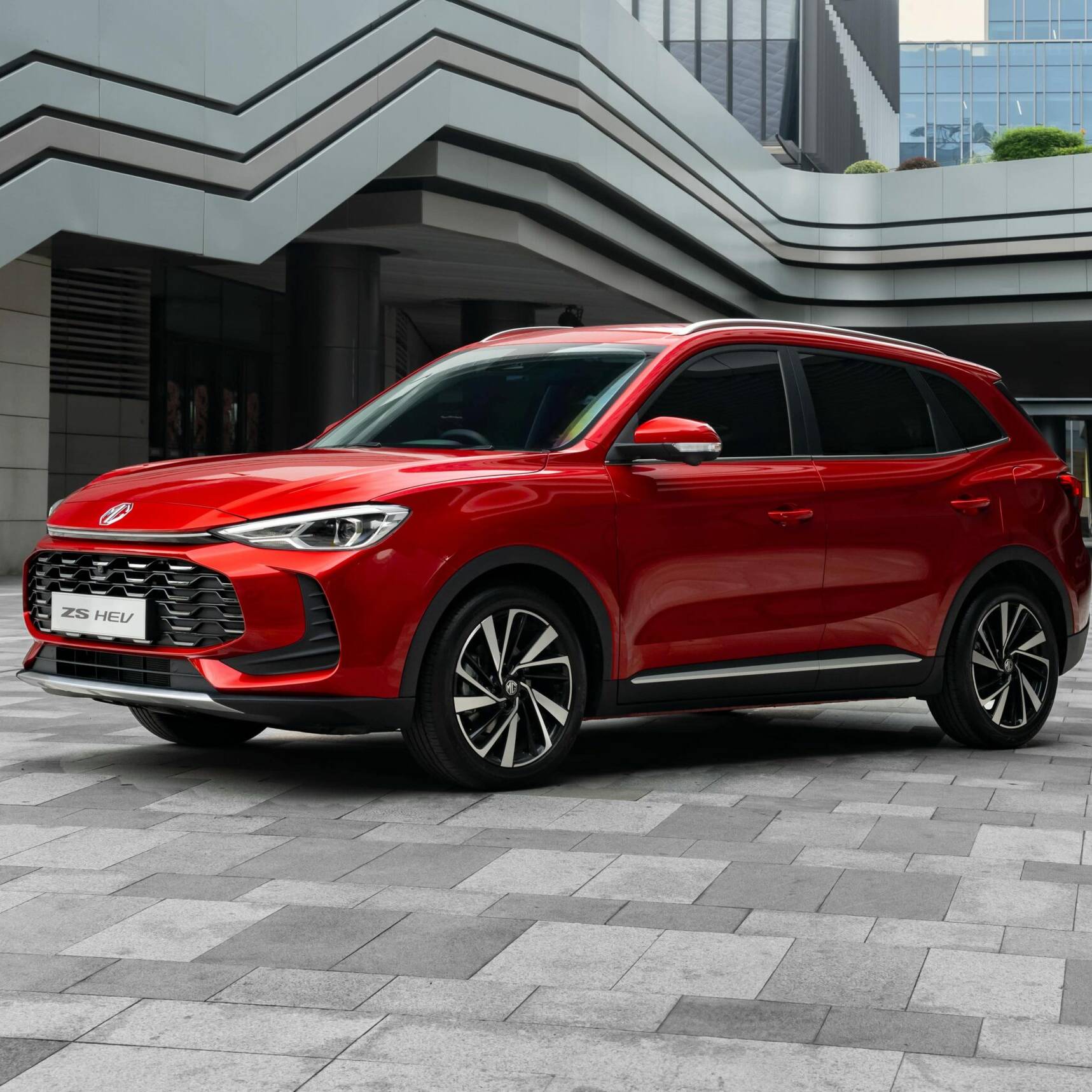 SUV hybride MG ZS Hybrid+ Dacia Duster Hybrid 140
