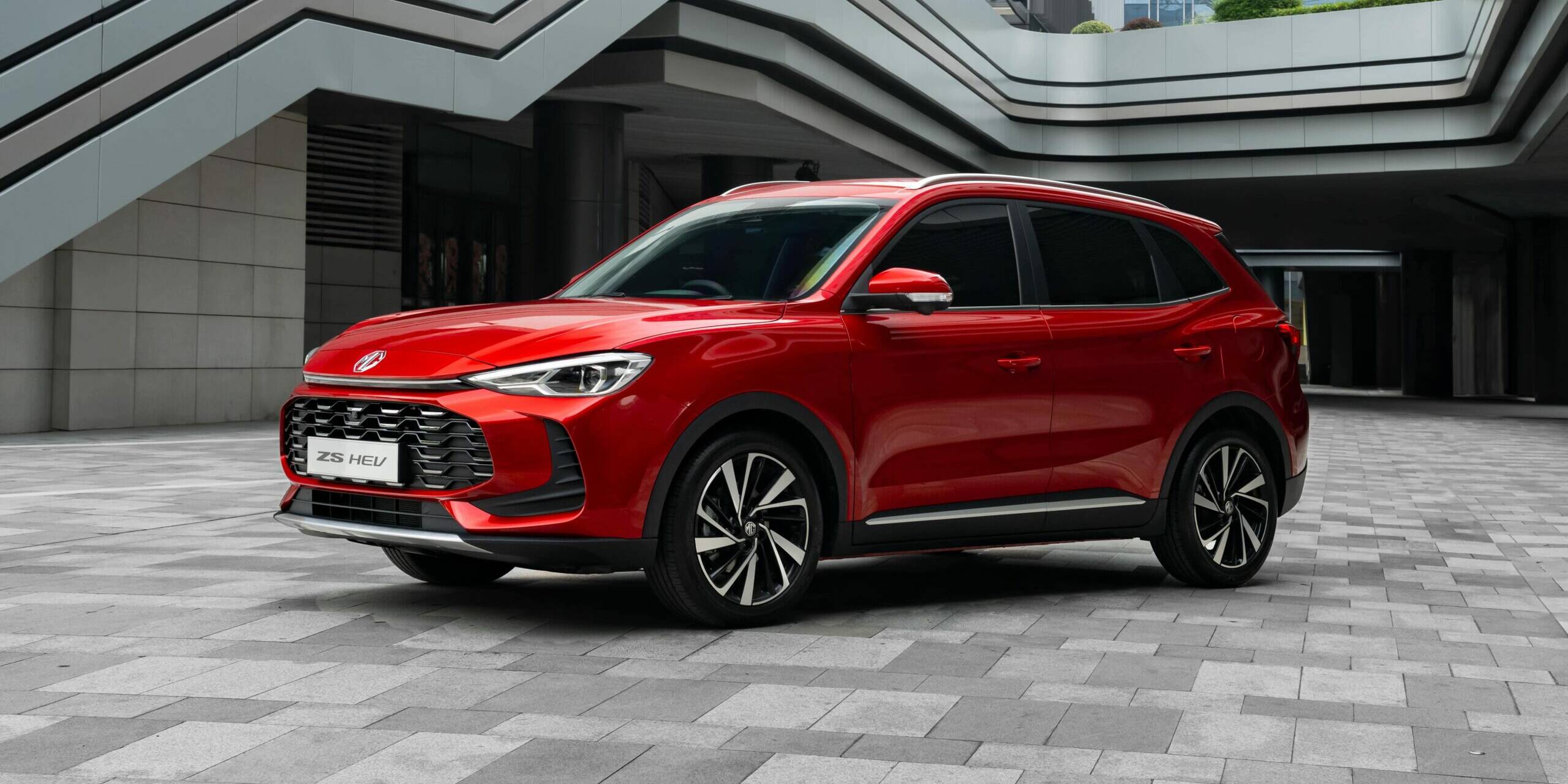 SUV hybride MG ZS Hybrid+ Dacia Duster Hybrid 140