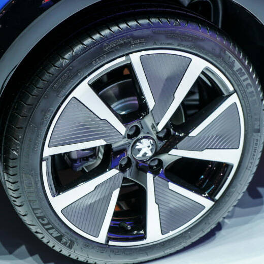 changement de pneus de voiture changer ses pneus