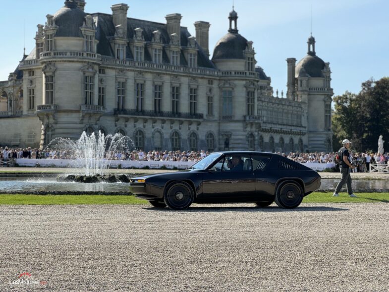 Chantilly Arts et Elégance Renault R17 electric restomod