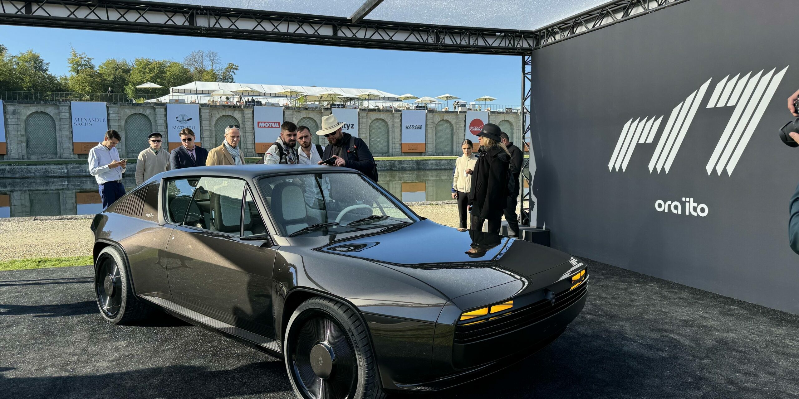 Chantilly Arts et Elégance Renault R17 electric restomod