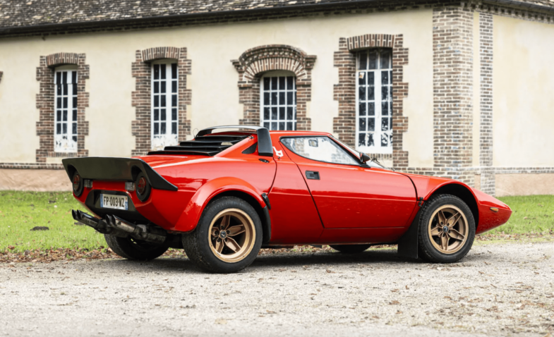 Automobiles sur les Champs vente aux enchères Artcurial Motrocars