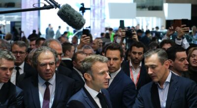 Emmanuel Macron Mondial de L'Auto voiture électrique